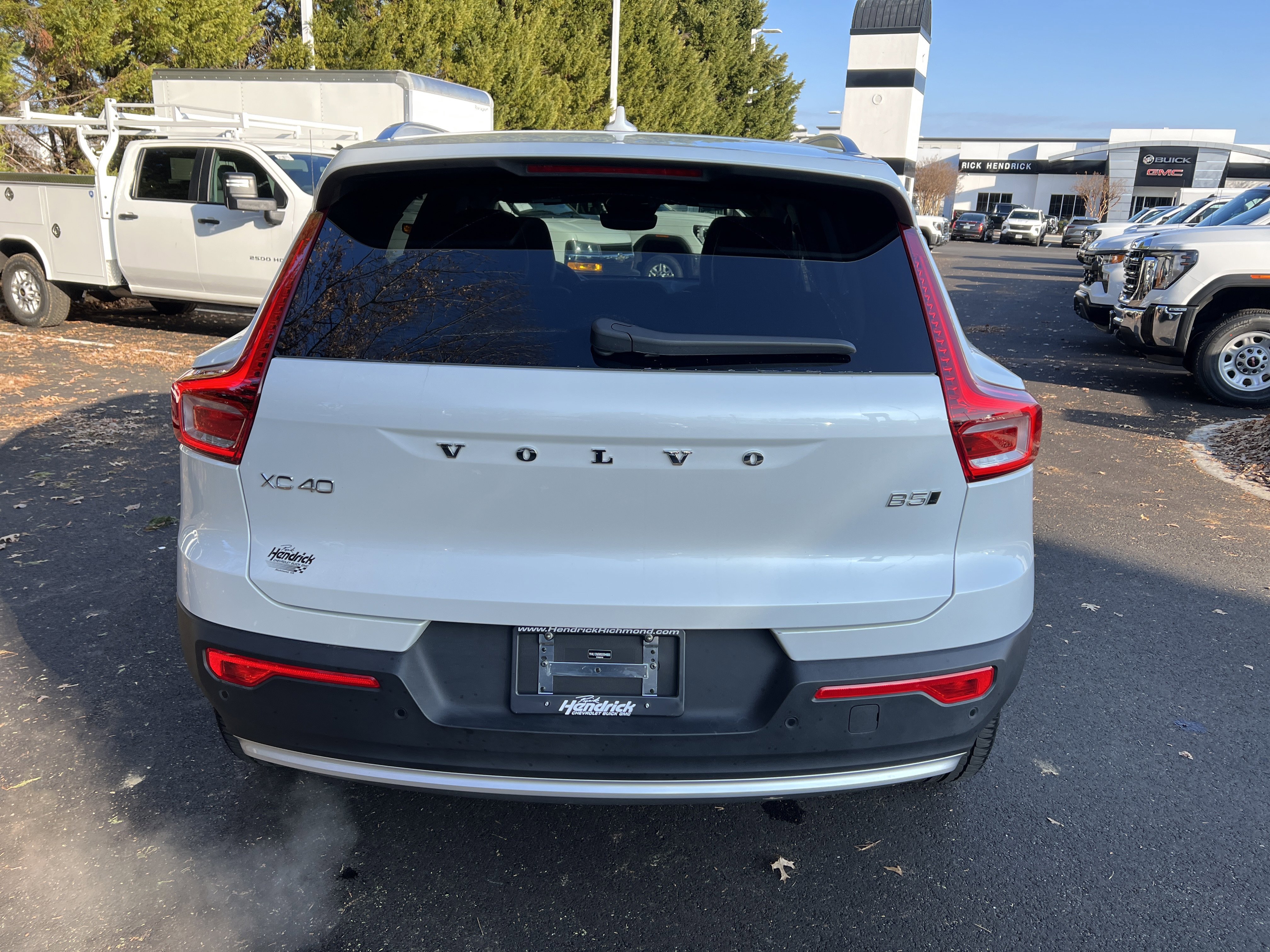 Used 2025 Volvo XC40 B5 Plus image 9