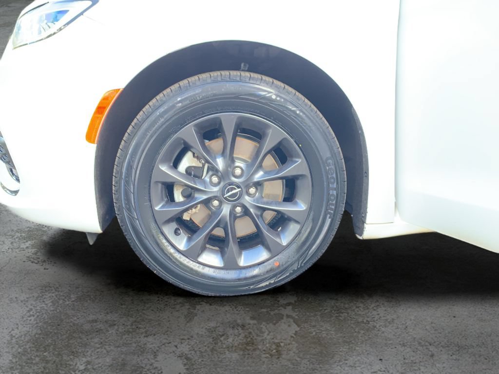 Used 2021 Chrysler Pacifica Touring w/ S Appearance Package FWD image 46
