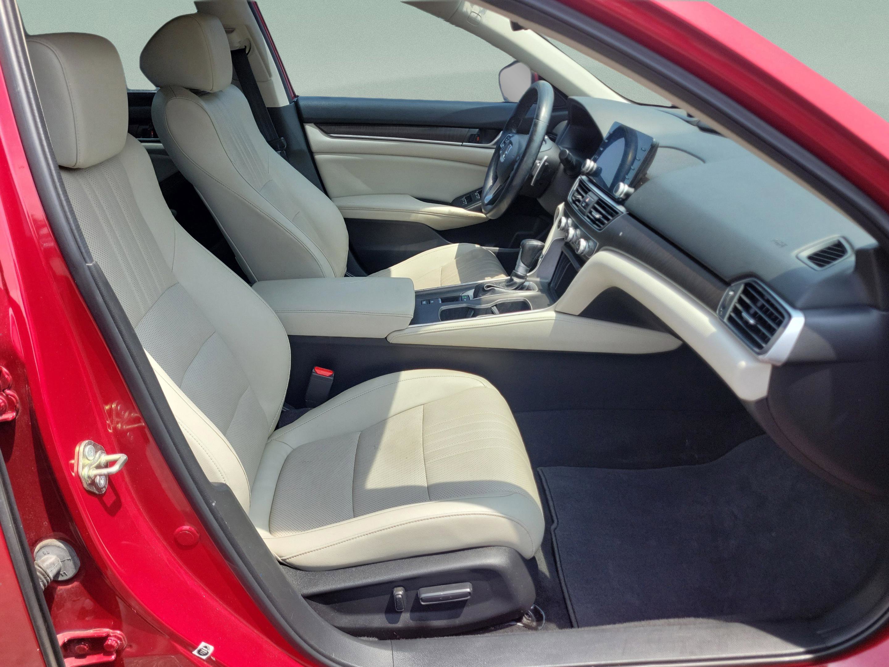 Used 2018 Honda Accord Touring image 18