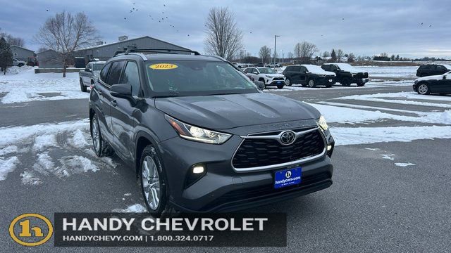 Used 2023 Toyota Highlander Limited image 1