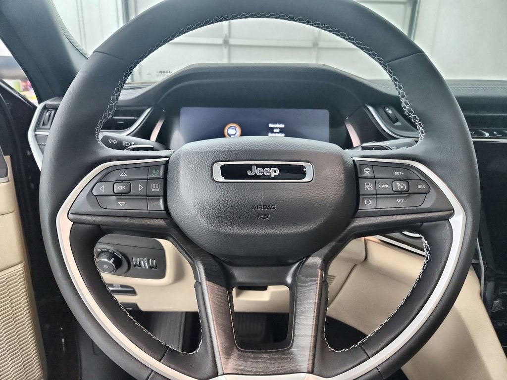 New 2025 Jeep Grand Cherokee Limited image 22