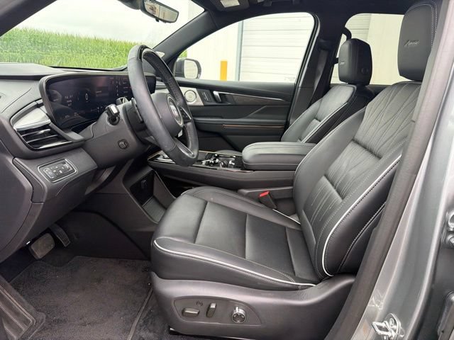 Used 2026 Buick Enclave Avenir w/ Super Cruise Package AWD/4WD image 12