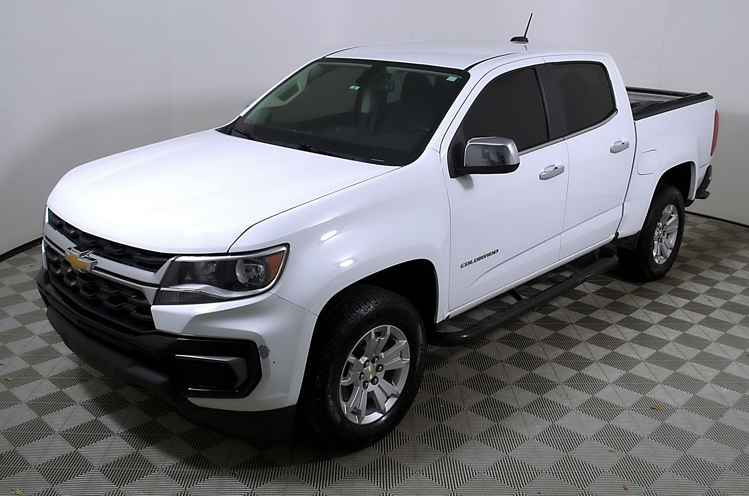Used 2022 Chevrolet Colorado LT w/ Chrome Appearance Package image 4
