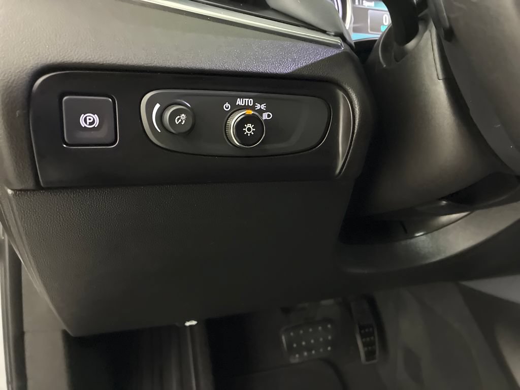 Used 2019 Buick Enclave Essence FWD image 21