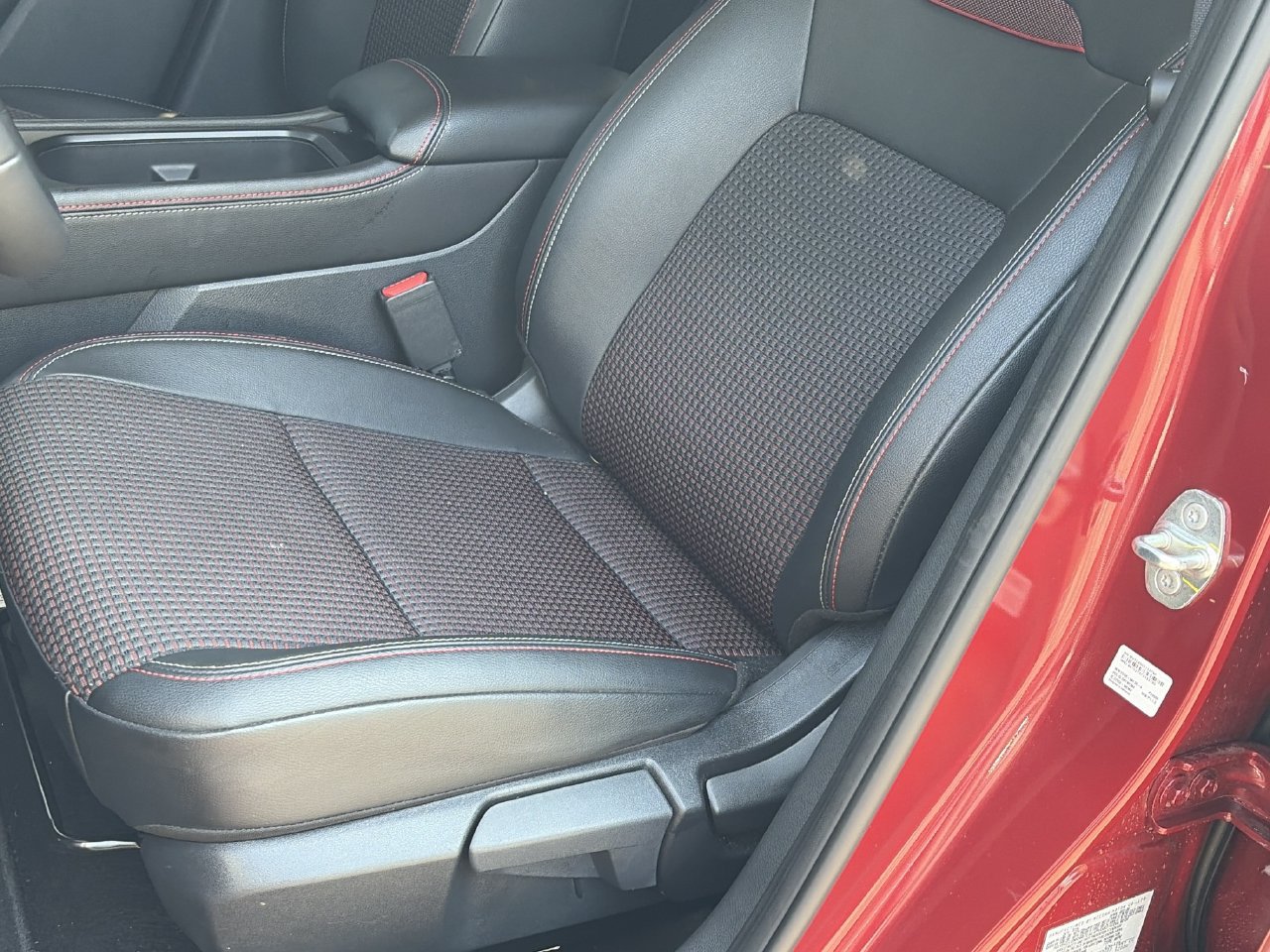 Used 2025 Nissan Kicks SR FWD image 18