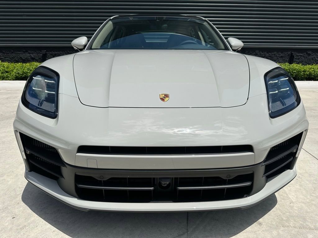 Used 2025 Porsche Panamera image 7
