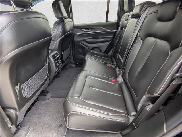 Used 2025 Jeep Grand Cherokee Limited w/ MOPAR Finishing Package AWD/4WD image 17