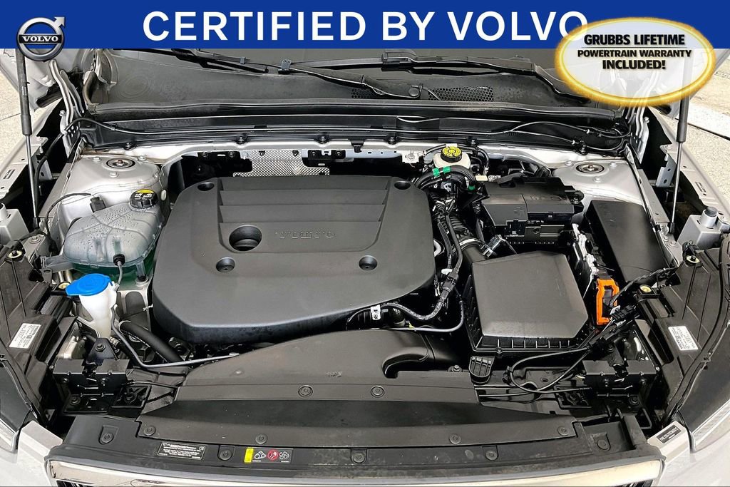 Certified 2025 Volvo XC40 B5 Core image 13