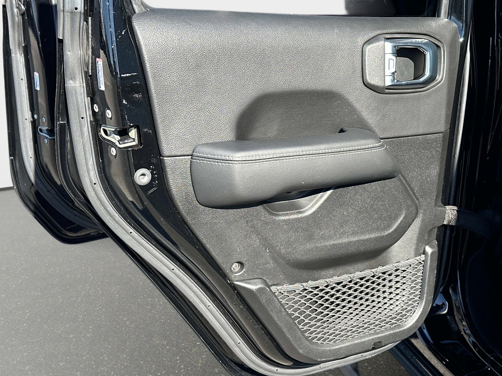 Used 2023 Jeep Wrangler Sahara w/ Cold Weather Group image 13