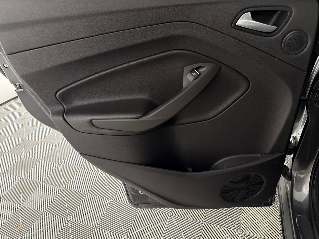 Used 2016 Ford Escape SE w/ SE Leather Comfort Package image 12