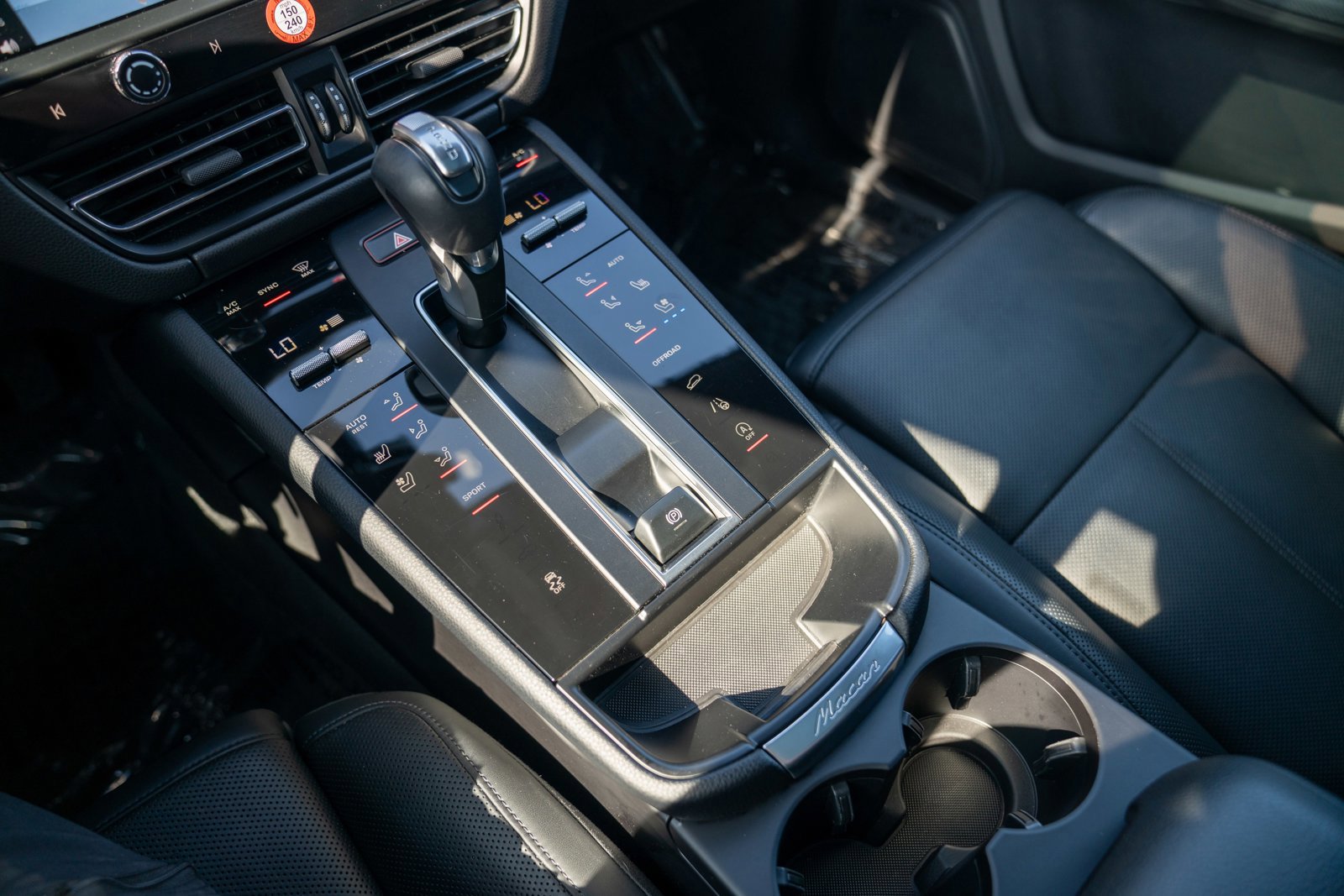Certified 2023 Porsche Macan AWD/4WD image 21