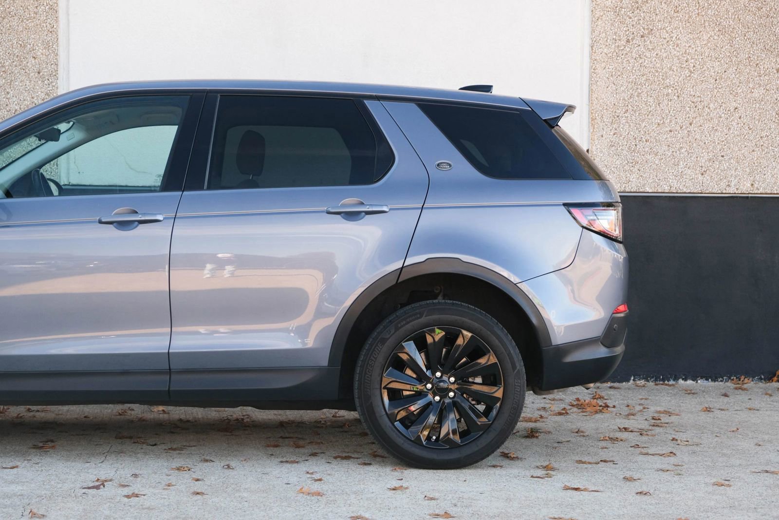 Used 2020 Land Rover Discovery Sport SE image 15