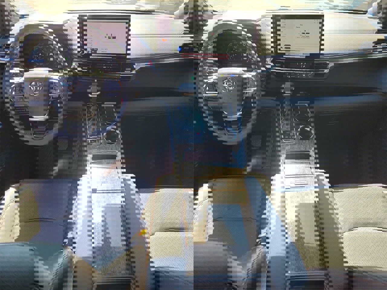 Used 2025 Toyota Sienna Limited image 13