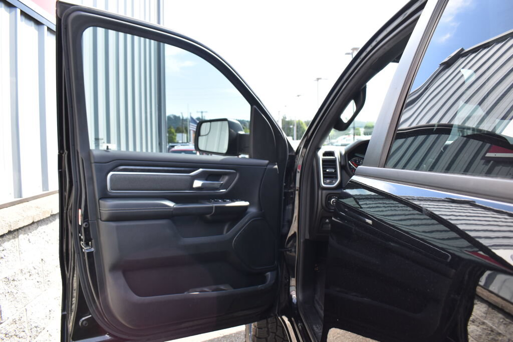 Used 2019 RAM 1500 Big Horn AWD/4WD image 17