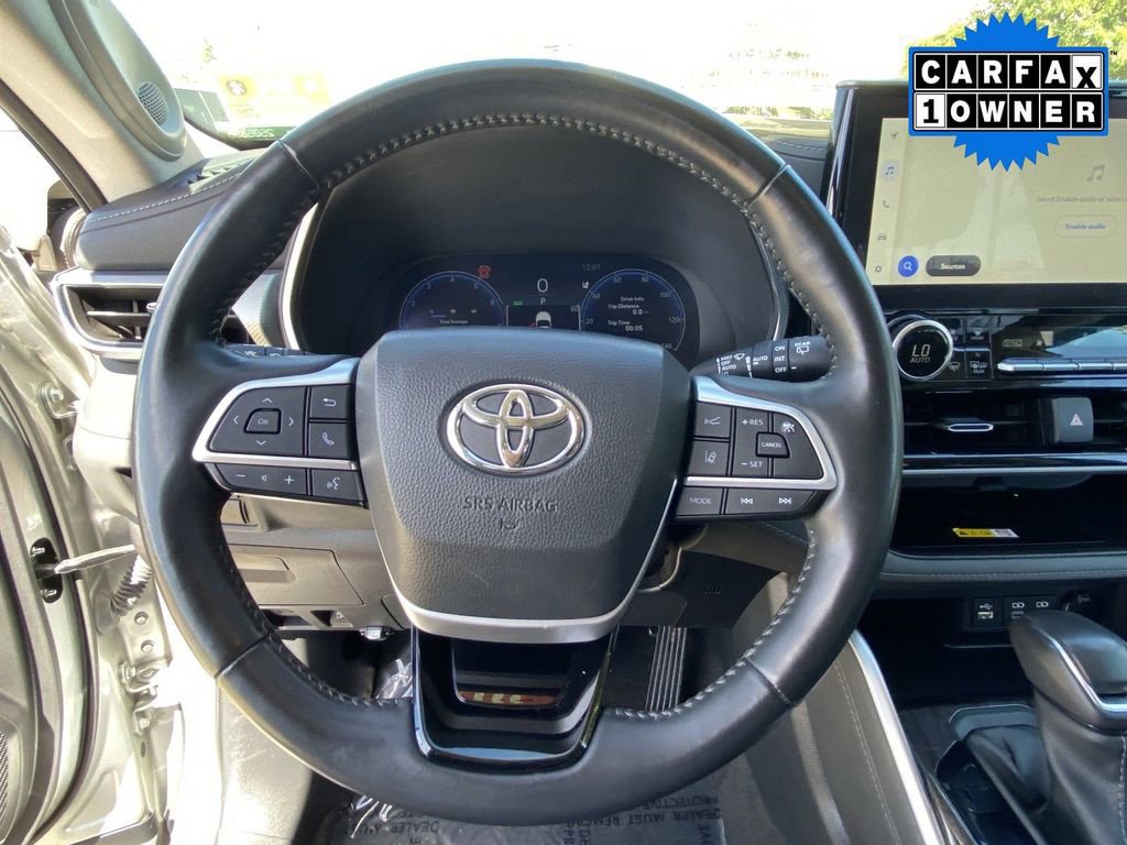 Used 2023 Toyota Highlander Platinum image 26