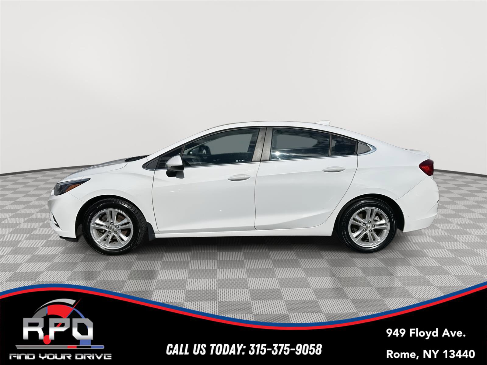 Used 2018 Chevrolet Cruze LT FWD image 2