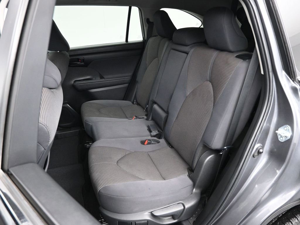 Used 2024 Toyota Highlander LE image 23