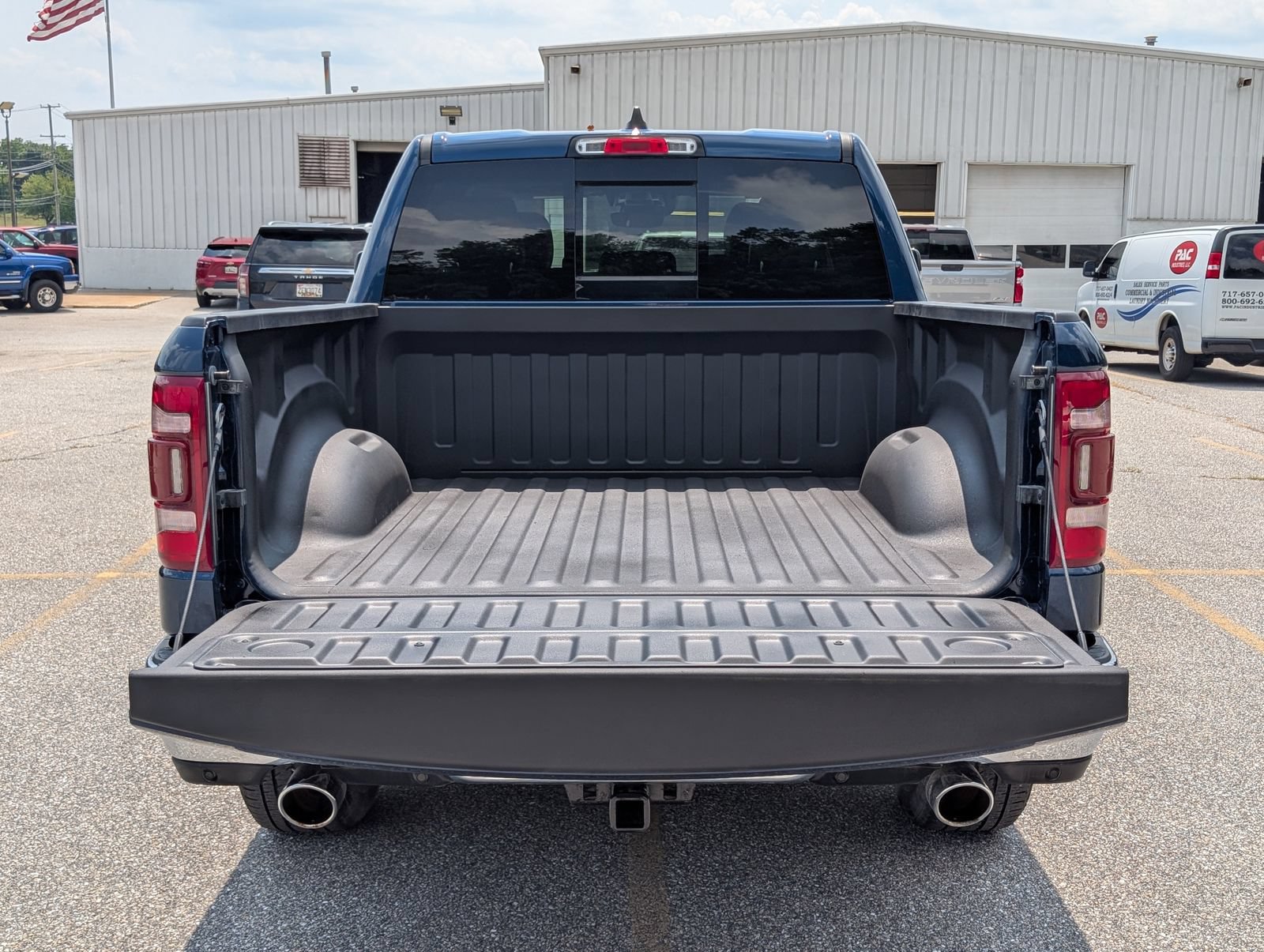 Used 2023 RAM 1500 Laramie AWD/4WD image 14