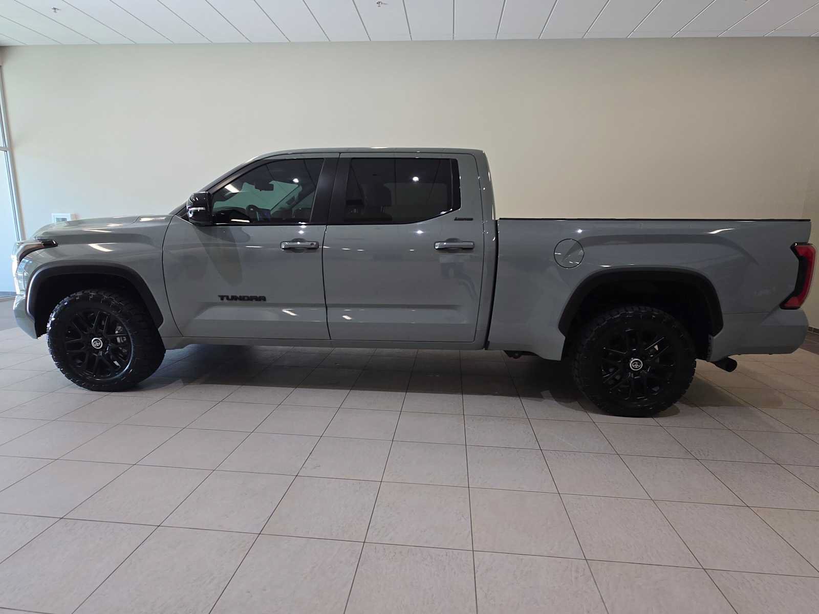 Used 2024 Toyota Tundra Limited AWD/4WD image 3