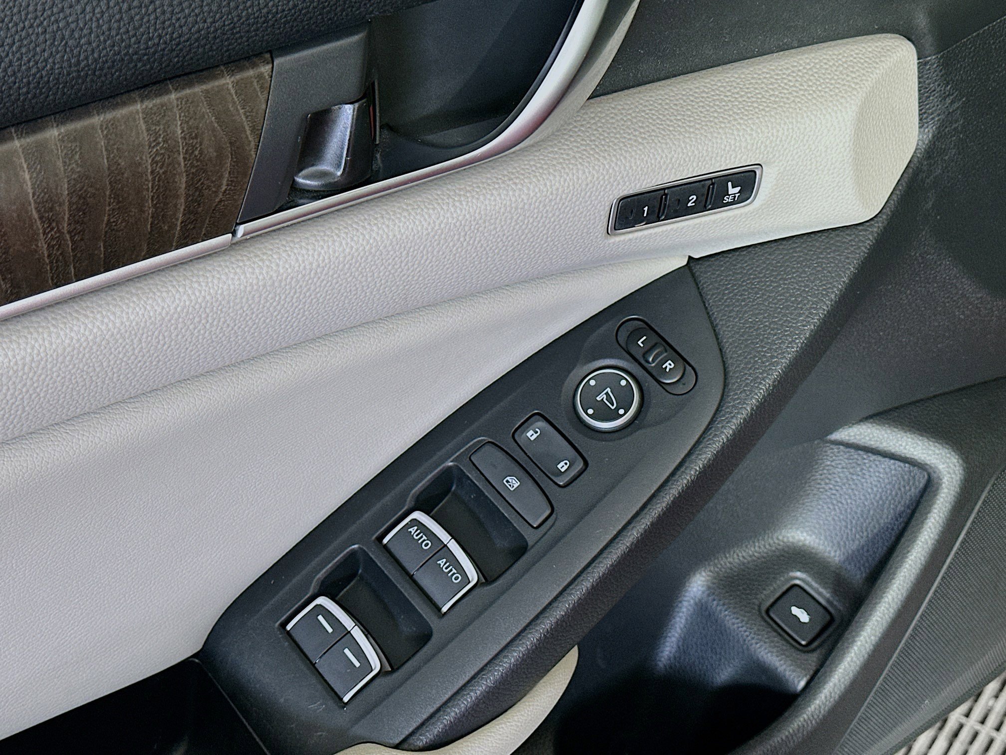 Used 2018 Honda Accord Touring image 15