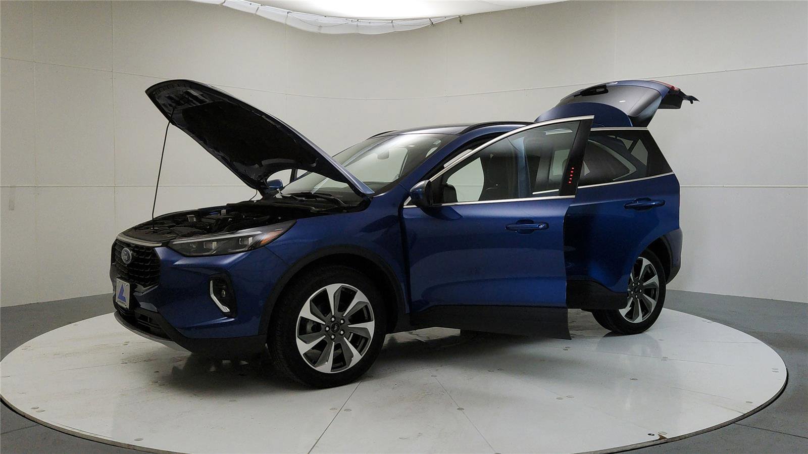 Used 2023 Ford Escape Platinum w/ Premium Technology Package image 10