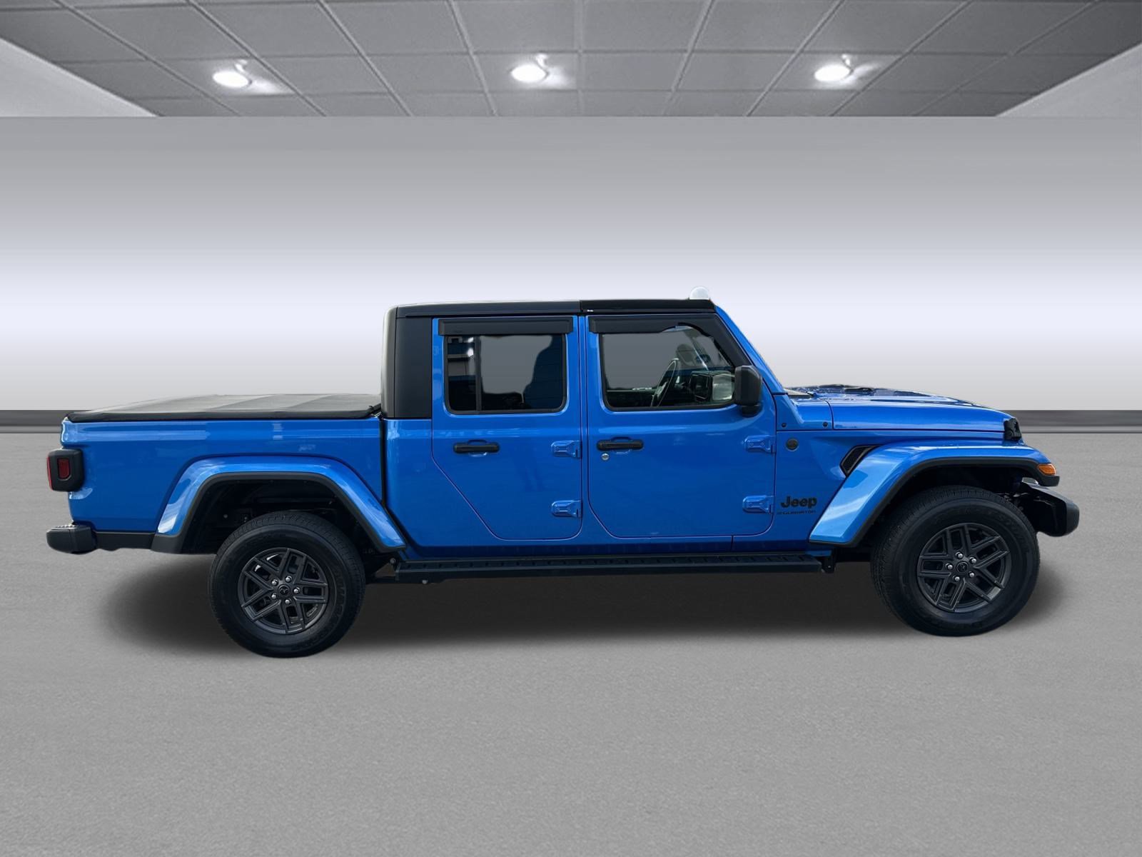 Used 2024 Jeep Gladiator Sport image 2
