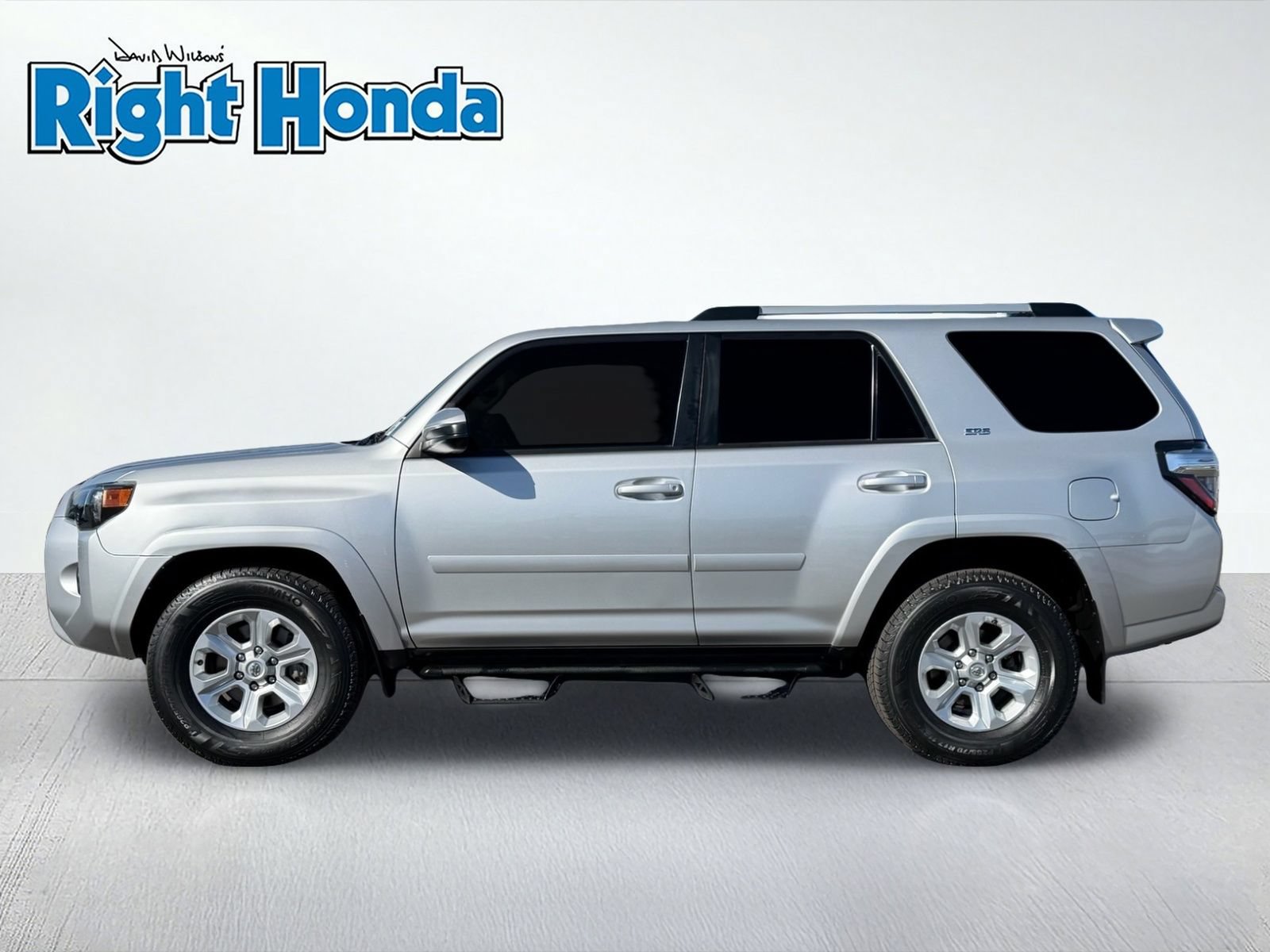 Used 2020 Toyota 4Runner SR5 RWD image 3