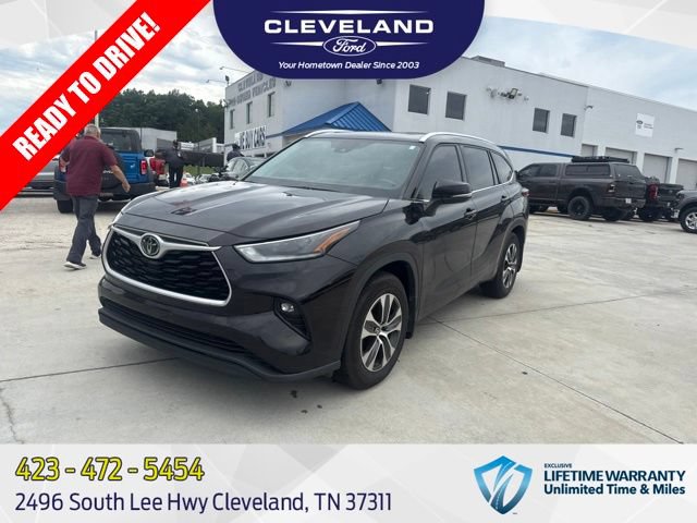 Used 2021 Toyota Highlander XLE FWD image 1
