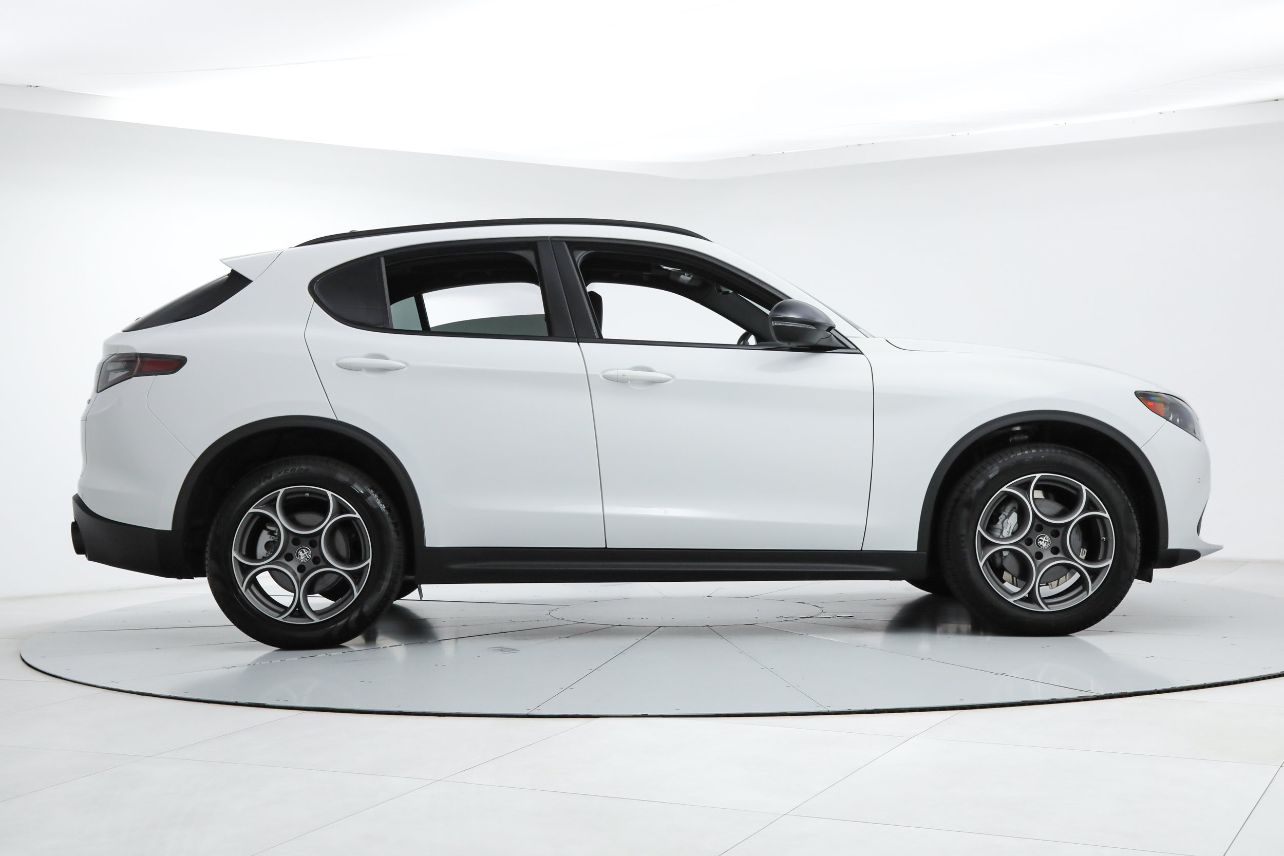 New 2025 Alfa Romeo Stelvio Sprint w/ Convenience Package AWD/4WD image 6