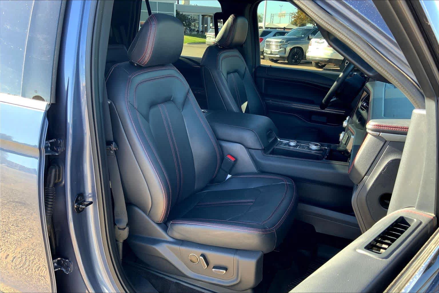 Used 2023 Ford Expedition Limited AWD/4WD image 9