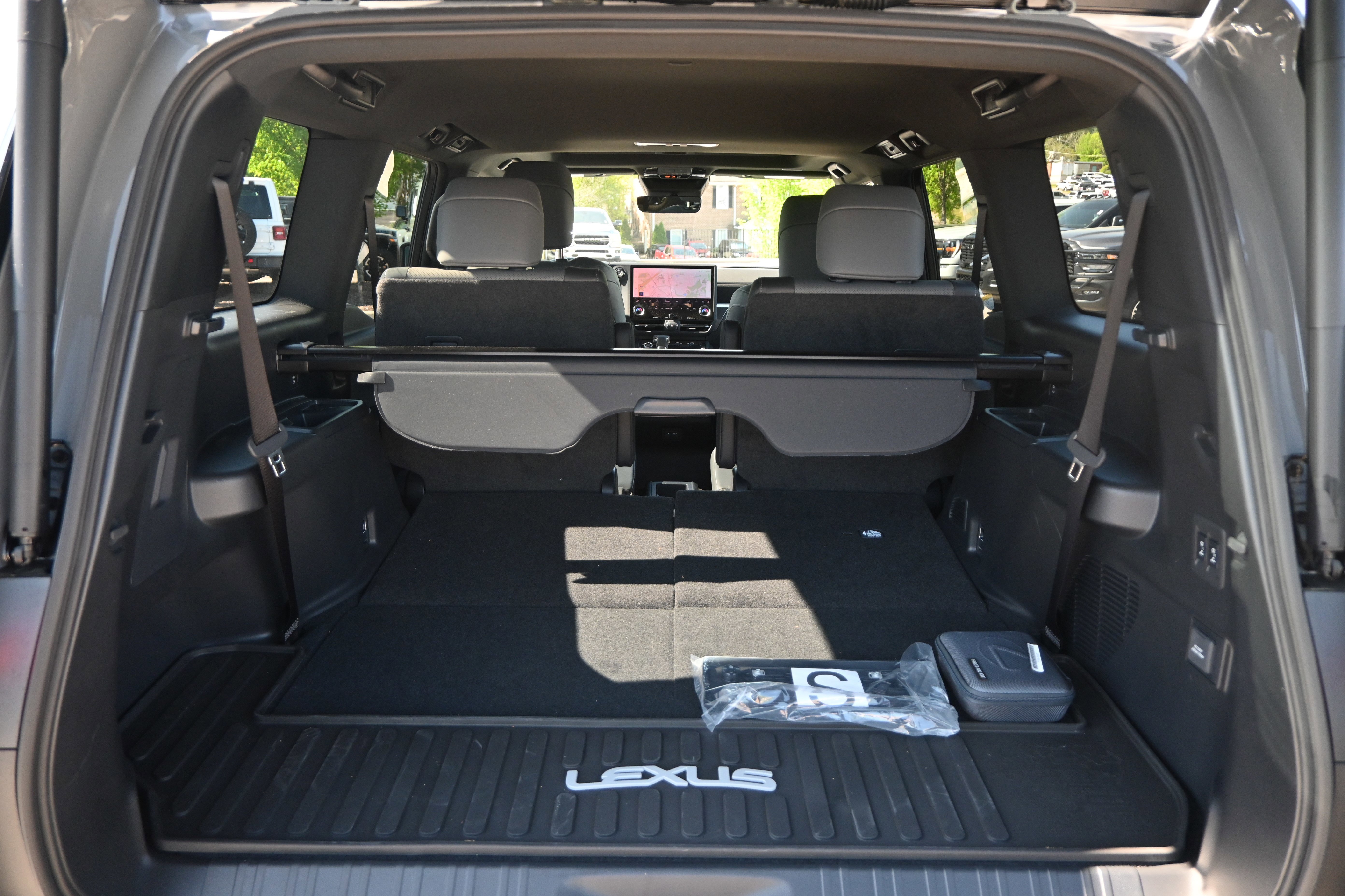 Used 2026 Lexus GX 550 w/ Accessory Package (2T) AWD/4WD image 34