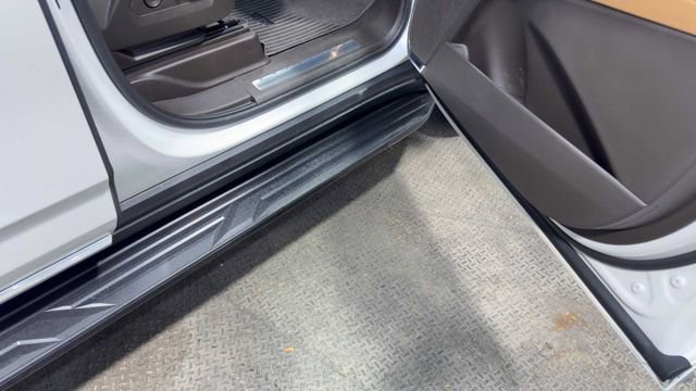 Used 2022 Cadillac Escalade ESV Premium Luxury image 13