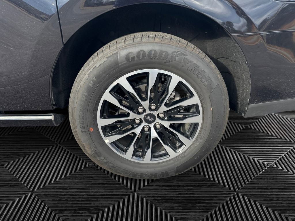 Certified 2025 Ford Expedition Max Platinum image 14