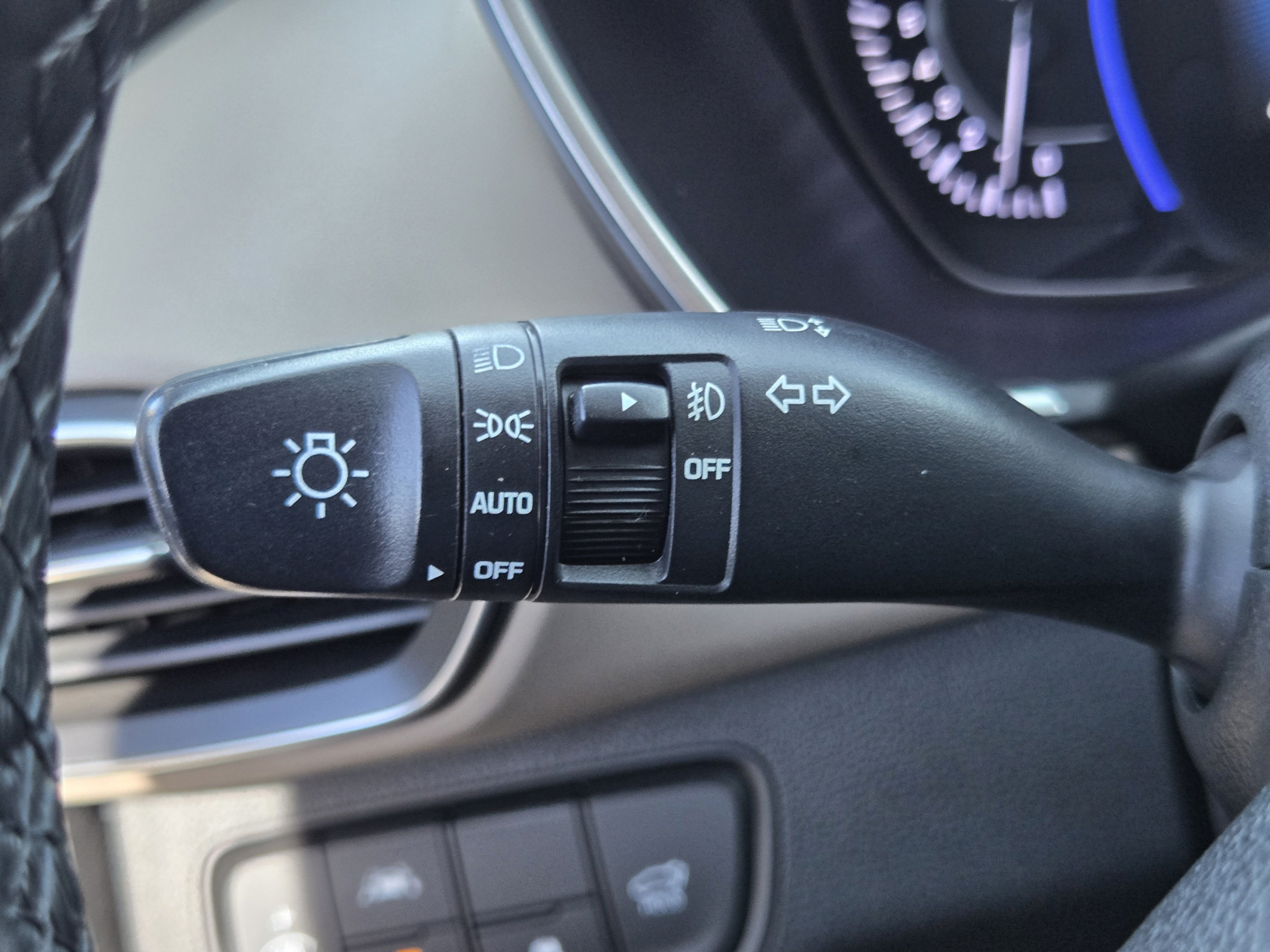 Used 2019 Hyundai Santa Fe SEL FWD image 19