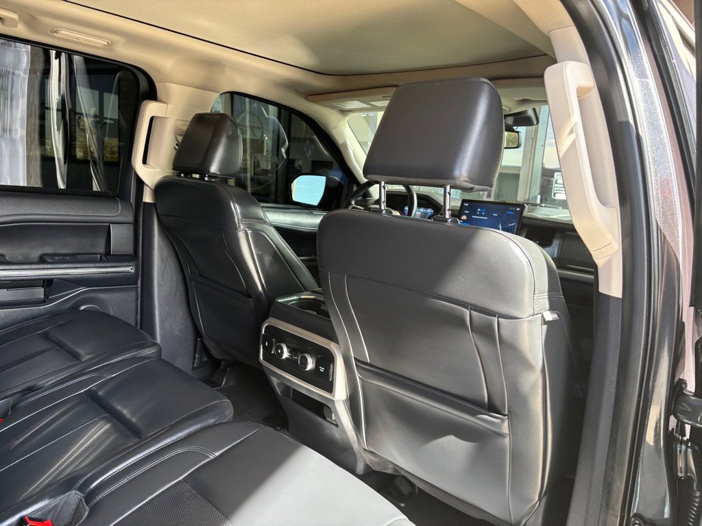 Used 2023 Ford Expedition Max XLT image 30