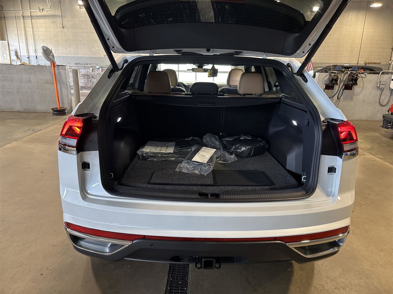 New 2025 Volkswagen Atlas Cross Sport SEL image 5