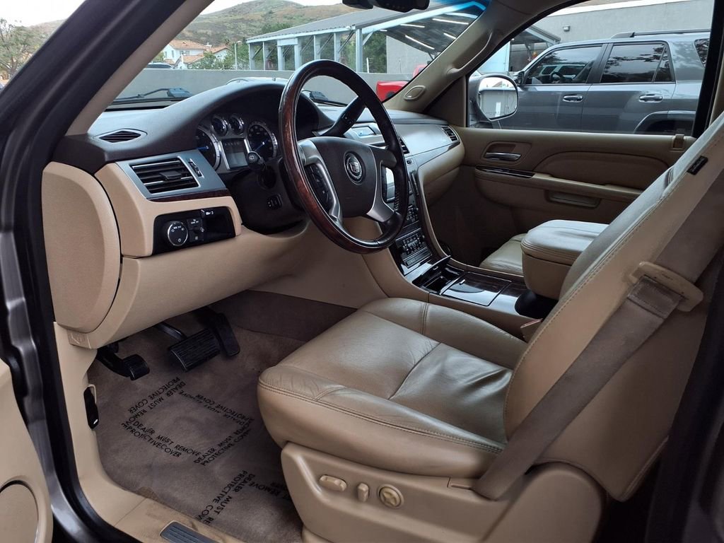 Used 2013 Cadillac Escalade ESV Luxury AWD/4WD image 14