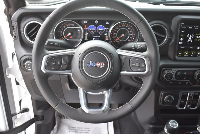 Used 2023 Jeep Gladiator Overland w/ Cold Weather Group AWD/4WD image 17