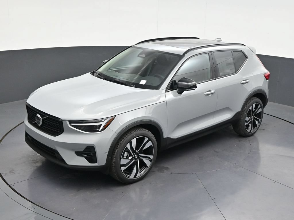 New 2026 Volvo XC40 B5 Plus AWD/4WD image 13