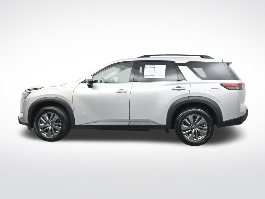 Used 2024 Nissan Pathfinder SV image 10