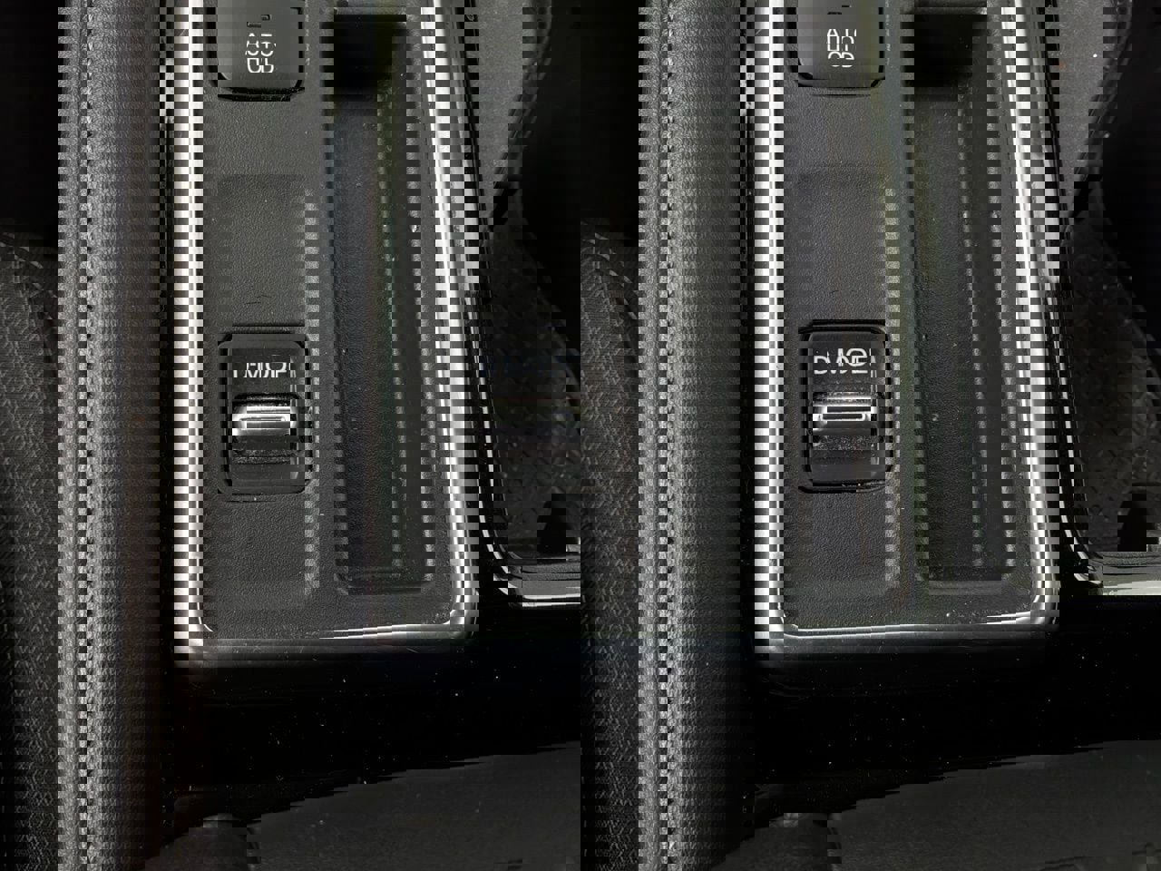 Used 2025 Nissan Pathfinder SV FWD image 24