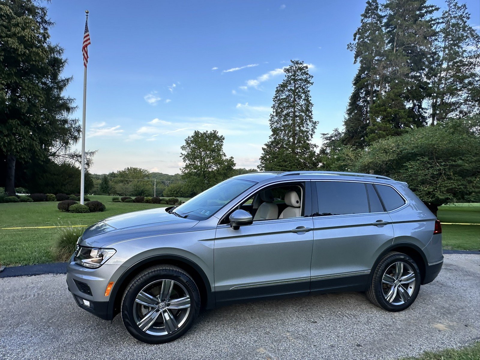 Used 2020 Volkswagen Tiguan SEL AWD/4WD image 5