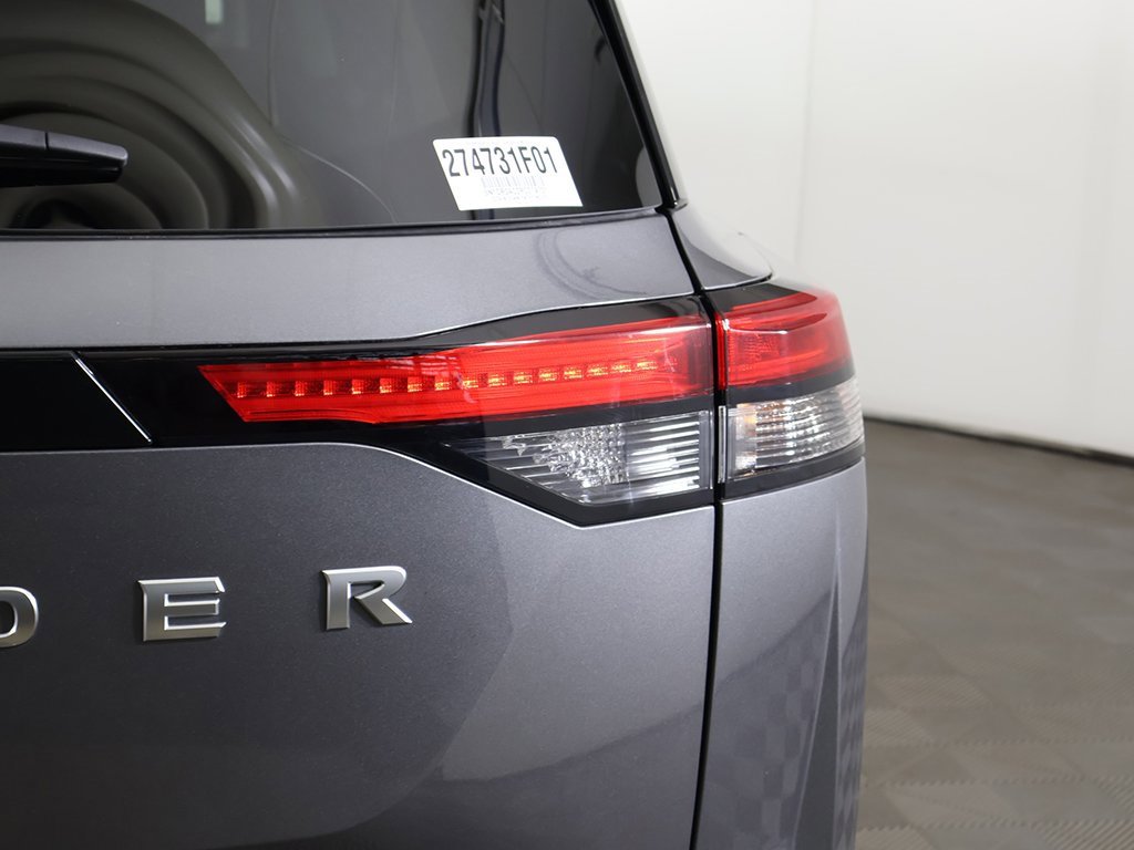 Used 2024 Nissan Pathfinder S image 14