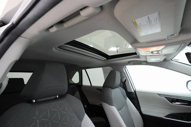 Used 2021 Toyota RAV4 XLE w/ Convenience Package image 21