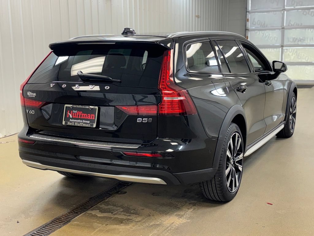 Used 2025 Volvo V60 B5 Cross Country Ultra w/ Protection Package Premier AWD/4WD image 5