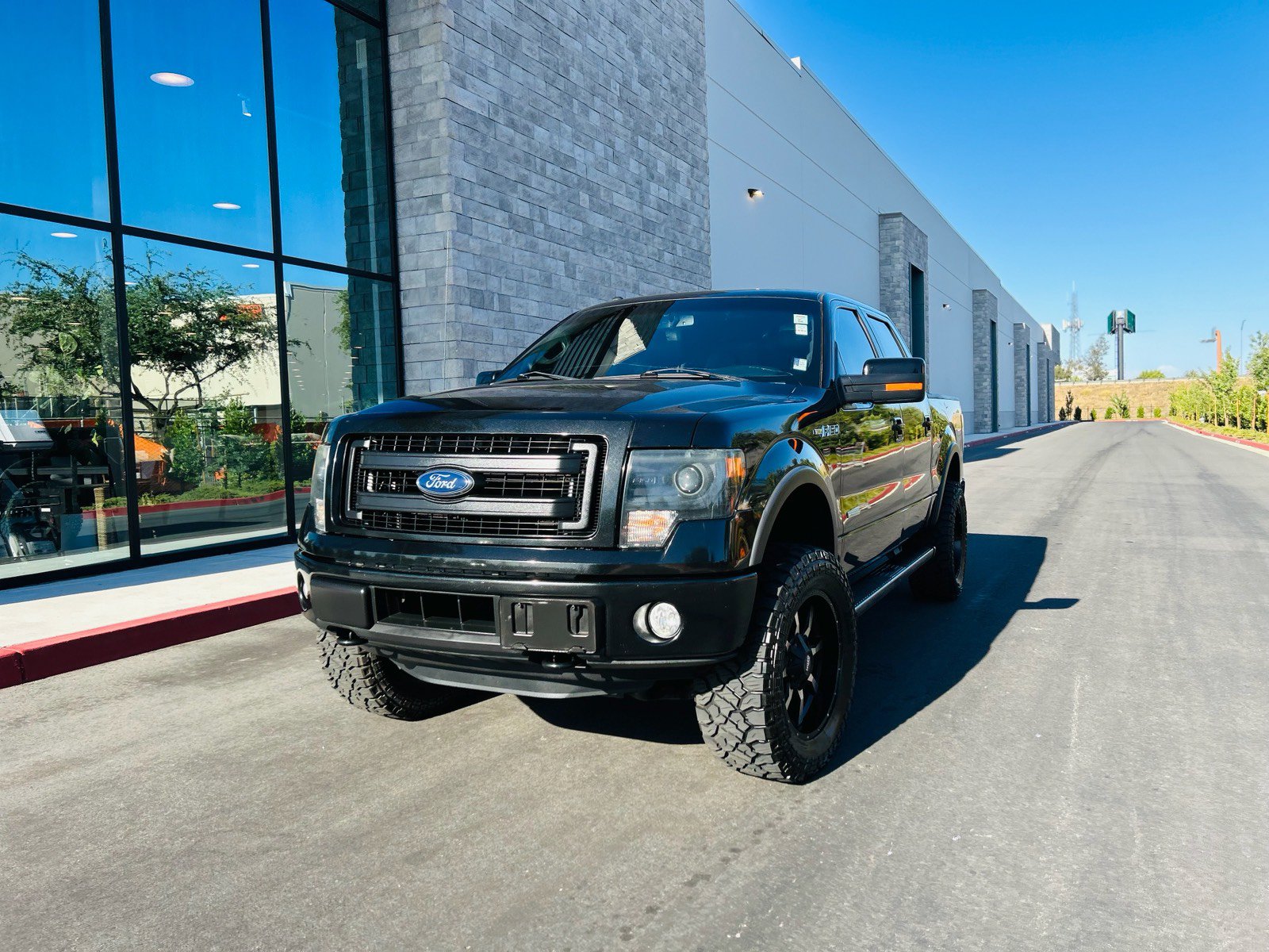 Used 2014 Ford F150 FX4 w/ Equipment Group 402A Luxury AWD/4WD image 4
