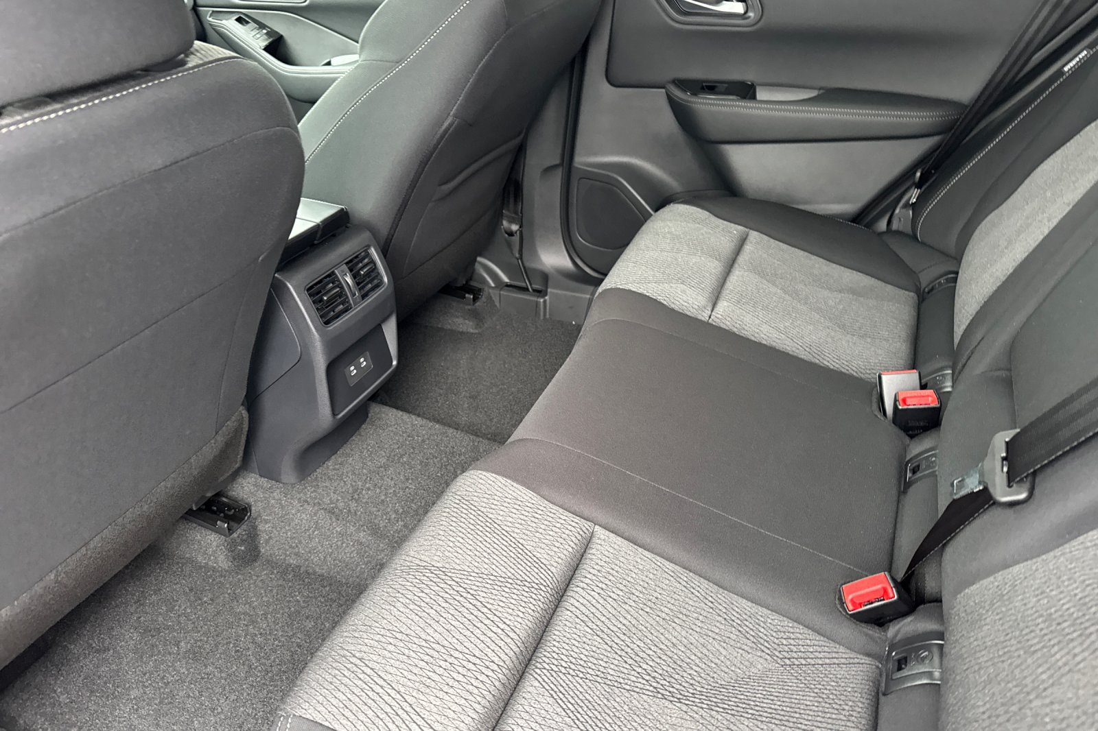 Used 2026 Nissan Rogue SV FWD image 14