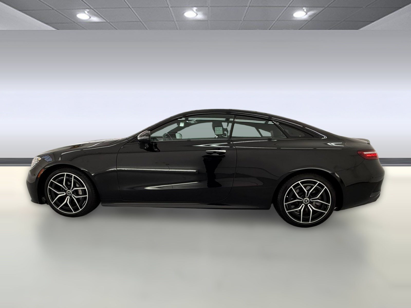 Used 2023 Mercedes-Benz E 450 Coupe image 2