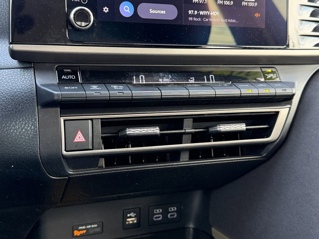 Used 2025 Toyota Camry LE image 22