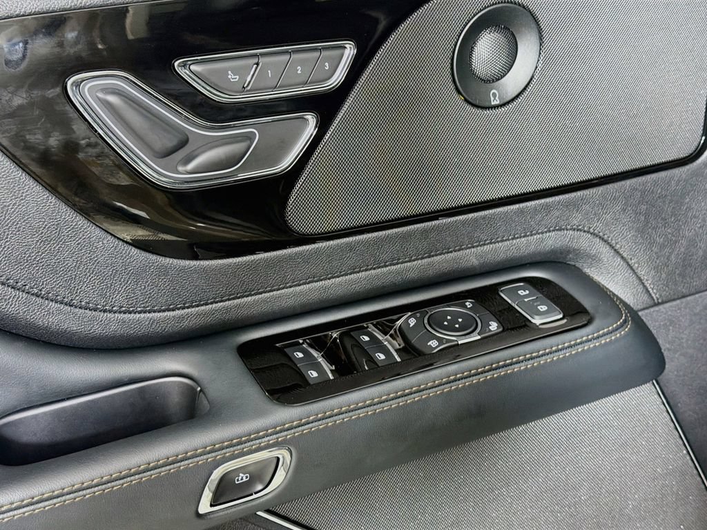 Used 2025 Lincoln Aviator 2WD w/ Equipment Group 101A image 18